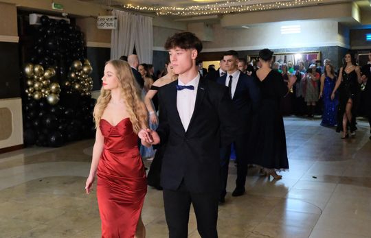 Studniówka 2025 - Zespół Szkół Ekonomicznych i Mundurowych w Chełmie cz. I [GALERIA ZDJĘĆ]