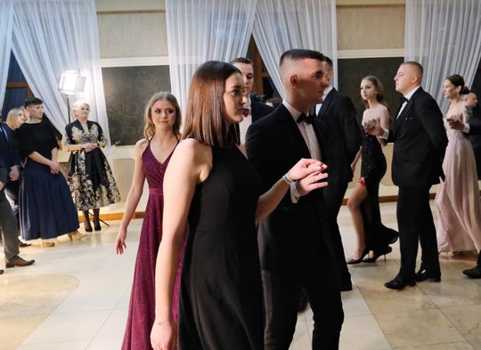 Studniówka 2025 - Zespół Szkół Ekonomicznych i Mundurowych w Chełmie cz. I [GALERIA ZDJĘĆ]