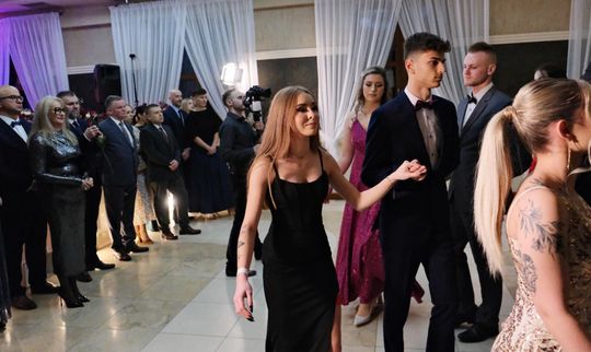 Studniówka 2025 - Zespół Szkół Ekonomicznych i Mundurowych w Chełmie cz. I [GALERIA ZDJĘĆ]