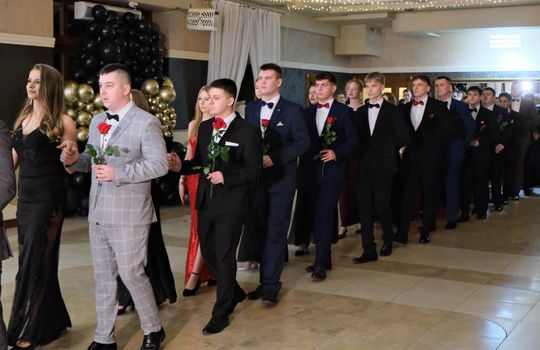 Studniówka 2025 - Zespół Szkół Ekonomicznych i Mundurowych w Chełmie cz. I [GALERIA ZDJĘĆ]