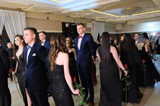 Studniówka 2025 - Zespół Szkół Ekonomicznych i Mundurowych w Chełmie cz. I [GALERIA ZDJĘĆ]