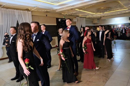 Studniówka 2025 - Zespół Szkół Ekonomicznych i Mundurowych w Chełmie cz. I [GALERIA ZDJĘĆ]