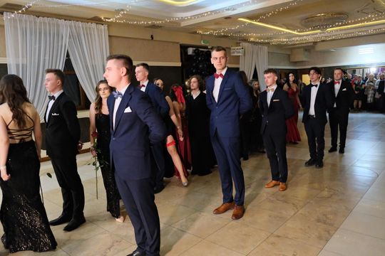 Studniówka 2025 - Zespół Szkół Ekonomicznych i Mundurowych w Chełmie cz. I [GALERIA ZDJĘĆ]