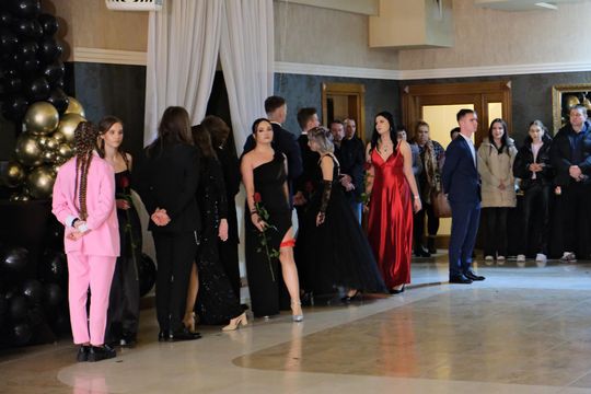 Studniówka 2025 - Zespół Szkół Ekonomicznych i Mundurowych w Chełmie cz. I [GALERIA ZDJĘĆ]