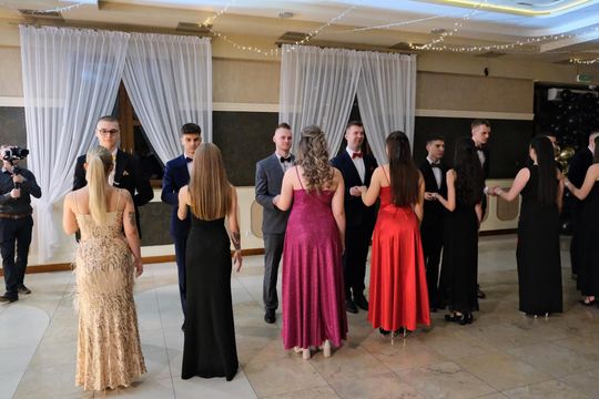 Studniówka 2025 - Zespół Szkół Ekonomicznych i Mundurowych w Chełmie cz. I [GALERIA ZDJĘĆ]