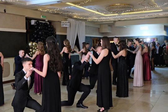 Studniówka 2025 - Zespół Szkół Ekonomicznych i Mundurowych w Chełmie cz. I [GALERIA ZDJĘĆ]