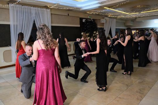 Studniówka 2025 - Zespół Szkół Ekonomicznych i Mundurowych w Chełmie cz. I [GALERIA ZDJĘĆ]