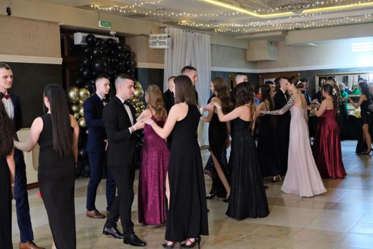 Studniówka 2025 - Zespół Szkół Ekonomicznych i Mundurowych w Chełmie cz. I [GALERIA ZDJĘĆ]