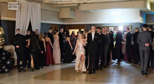 Studniówka 2025 - Zespół Szkół Ekonomicznych i Mundurowych w Chełmie cz. I [GALERIA ZDJĘĆ]