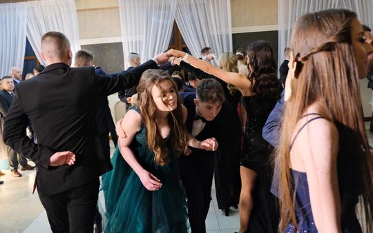 Studniówka 2025 - Zespół Szkół Ekonomicznych i Mundurowych w Chełmie cz. I [GALERIA ZDJĘĆ]