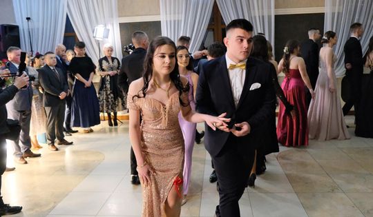 Studniówka 2025 - Zespół Szkół Ekonomicznych i Mundurowych w Chełmie cz. I [GALERIA ZDJĘĆ]