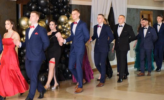 Studniówka 2025 - Zespół Szkół Ekonomicznych i Mundurowych w Chełmie cz. I [GALERIA ZDJĘĆ]