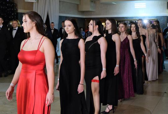 Studniówka 2025 - Zespół Szkół Ekonomicznych i Mundurowych w Chełmie cz. I [GALERIA ZDJĘĆ]