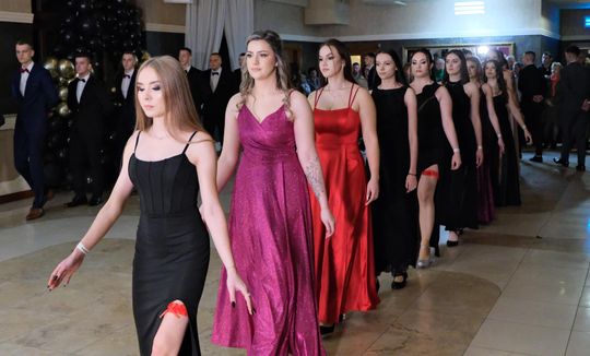 Studniówka 2025 - Zespół Szkół Ekonomicznych i Mundurowych w Chełmie cz. I [GALERIA ZDJĘĆ]