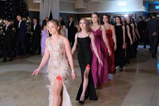 Studniówka 2025 - Zespół Szkół Ekonomicznych i Mundurowych w Chełmie cz. I [GALERIA ZDJĘĆ]