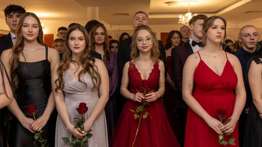 Studniówka 2025 - II Liceum Ogólnokształcące im. C. K. Norwida w Krasnymstawie [GALERIA ZDJĘĆ]