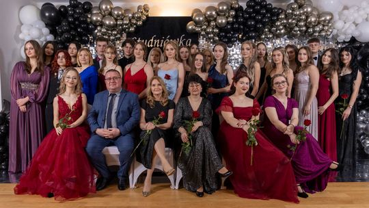 Studniówka 2025 - II Liceum Ogólnokształcące im. C. K. Norwida w Krasnymstawie [GALERIA ZDJĘĆ]