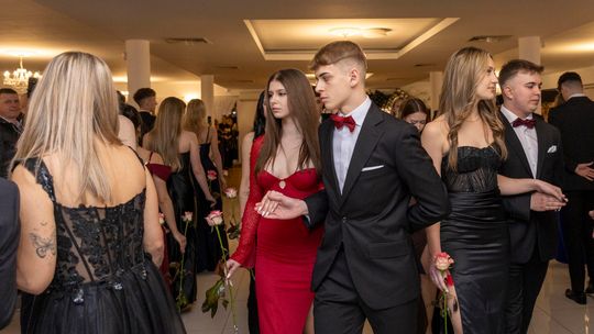 Studniówka 2025 - II Liceum Ogólnokształcące im. C. K. Norwida w Krasnymstawie [GALERIA ZDJĘĆ]