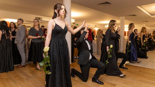 Studniówka 2025 - II Liceum Ogólnokształcące im. C. K. Norwida w Krasnymstawie [GALERIA ZDJĘĆ]