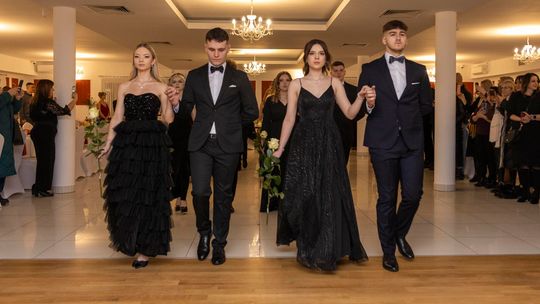 Studniówka 2025 - II Liceum Ogólnokształcące im. C. K. Norwida w Krasnymstawie [GALERIA ZDJĘĆ]