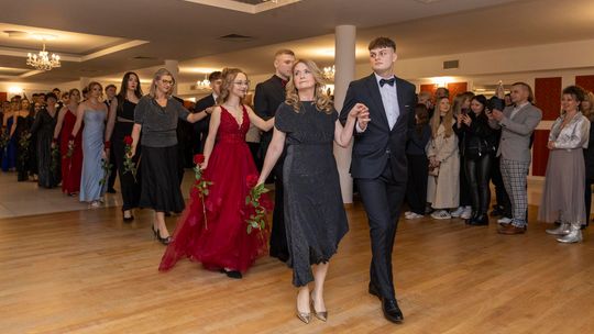 Studniówka 2025 - II Liceum Ogólnokształcące im. C. K. Norwida w Krasnymstawie [GALERIA ZDJĘĆ]