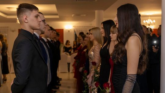 Studniówka 2025 - II Liceum Ogólnokształcące im. C. K. Norwida w Krasnymstawie [GALERIA ZDJĘĆ]