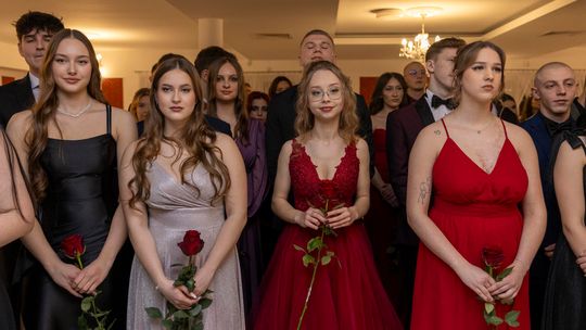 Studniówka 2025 - II Liceum Ogólnokształcące im. C. K. Norwida w Krasnymstawie [GALERIA ZDJĘĆ]