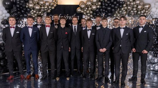 Studniówka 2025 - II Liceum Ogólnokształcące im. C. K. Norwida w Krasnymstawie [GALERIA ZDJĘĆ]
