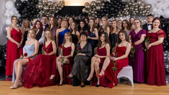 Studniówka 2025 - II Liceum Ogólnokształcące im. C. K. Norwida w Krasnymstawie [GALERIA ZDJĘĆ]
