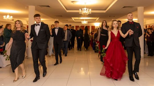 Studniówka 2025 - II Liceum Ogólnokształcące im. C. K. Norwida w Krasnymstawie [GALERIA ZDJĘĆ]