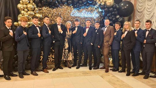 Studniówka 2025 - Zespół Szkół Ekonomicznych i Mundurowych w Chełmie cz. II [GALERIA ZDJĘĆ]