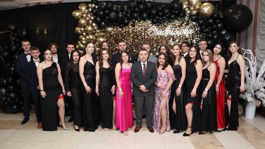 Studniówka 2025 - Zespół Szkół Ekonomicznych i Mundurowych w Chełmie cz. II [GALERIA ZDJĘĆ]