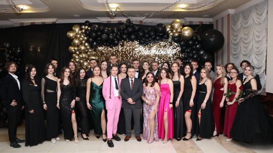 Studniówka 2025 - Zespół Szkół Ekonomicznych i Mundurowych w Chełmie cz. II [GALERIA ZDJĘĆ]