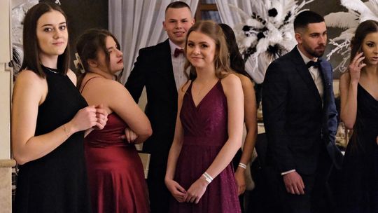 Studniówka 2025 - Zespół Szkół Ekonomicznych i Mundurowych w Chełmie cz. II [GALERIA ZDJĘĆ]