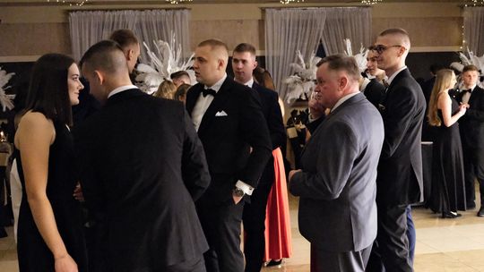 Studniówka 2025 - Zespół Szkół Ekonomicznych i Mundurowych w Chełmie cz. II [GALERIA ZDJĘĆ]