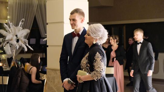 Studniówka 2025 - Zespół Szkół Ekonomicznych i Mundurowych w Chełmie cz. II [GALERIA ZDJĘĆ]