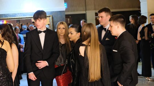 Studniówka 2025 - Zespół Szkół Ekonomicznych i Mundurowych w Chełmie cz. II [GALERIA ZDJĘĆ]