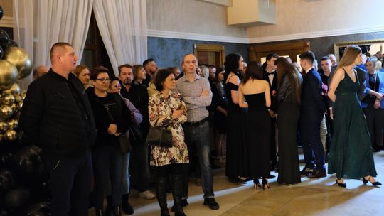 Studniówka 2025 - Zespół Szkół Ekonomicznych i Mundurowych w Chełmie cz. II [GALERIA ZDJĘĆ]