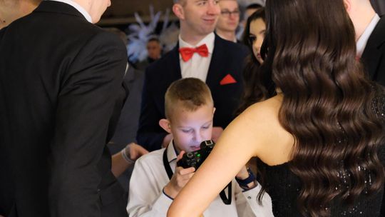 Studniówka 2025 - Zespół Szkół Ekonomicznych i Mundurowych w Chełmie cz. II [GALERIA ZDJĘĆ]