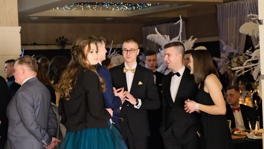 Studniówka 2025 - Zespół Szkół Ekonomicznych i Mundurowych w Chełmie cz. II [GALERIA ZDJĘĆ]