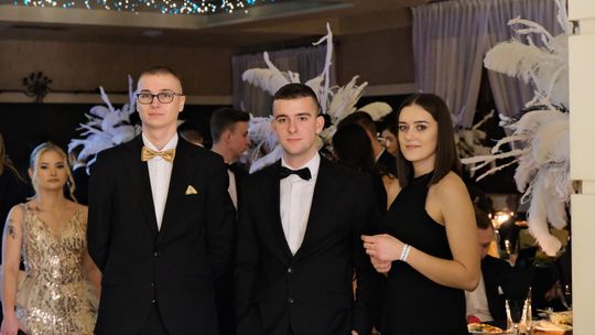 Studniówka 2025 - Zespół Szkół Ekonomicznych i Mundurowych w Chełmie cz. II [GALERIA ZDJĘĆ]