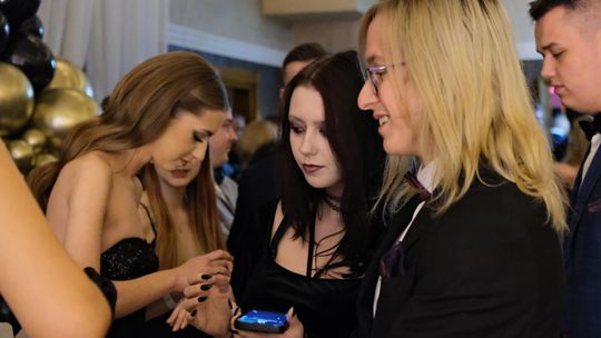 Studniówka 2025 - Zespół Szkół Ekonomicznych i Mundurowych w Chełmie cz. II [GALERIA ZDJĘĆ]