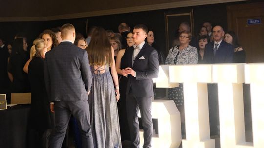 Studniówka 2025 - Zespół Szkół Ekonomicznych i Mundurowych w Chełmie cz. II [GALERIA ZDJĘĆ]