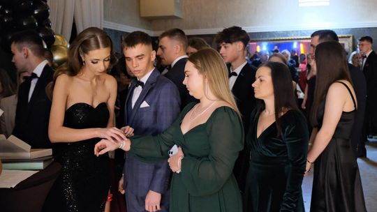 Studniówka 2025 - Zespół Szkół Ekonomicznych i Mundurowych w Chełmie cz. II [GALERIA ZDJĘĆ]