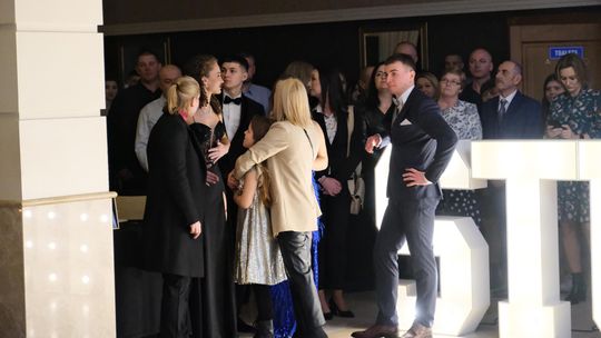 Studniówka 2025 - Zespół Szkół Ekonomicznych i Mundurowych w Chełmie cz. II [GALERIA ZDJĘĆ]