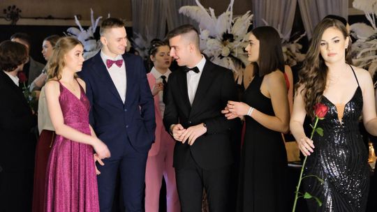 Studniówka 2025 - Zespół Szkół Ekonomicznych i Mundurowych w Chełmie cz. II [GALERIA ZDJĘĆ]