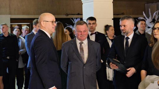 Studniówka 2025 - Zespół Szkół Ekonomicznych i Mundurowych w Chełmie cz. II [GALERIA ZDJĘĆ]