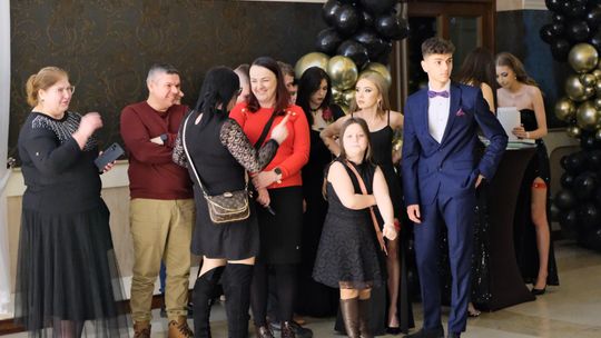 Studniówka 2025 - Zespół Szkół Ekonomicznych i Mundurowych w Chełmie cz. II [GALERIA ZDJĘĆ]