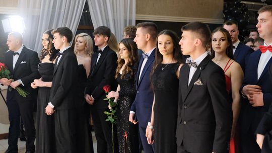 Studniówka 2025 - Zespół Szkół Ekonomicznych i Mundurowych w Chełmie cz. II [GALERIA ZDJĘĆ]