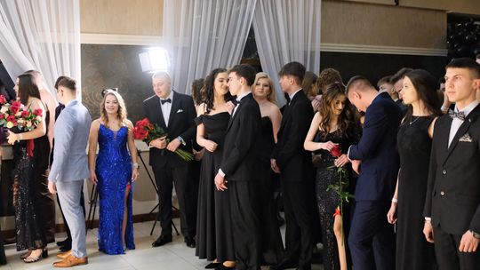 Studniówka 2025 - Zespół Szkół Ekonomicznych i Mundurowych w Chełmie cz. II [GALERIA ZDJĘĆ]